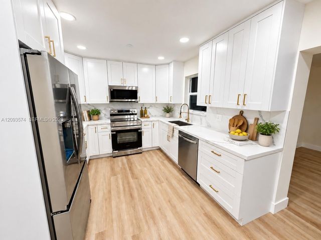 340 SE 3rd Street, Deerfield Beach, FL 33441