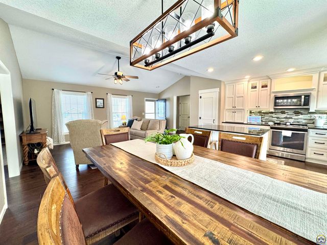 3007 S Parkway Ct, Emporia, KS 66801