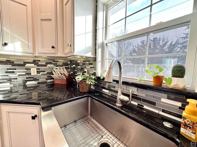 3007 S Parkway Ct, Emporia, KS 66801