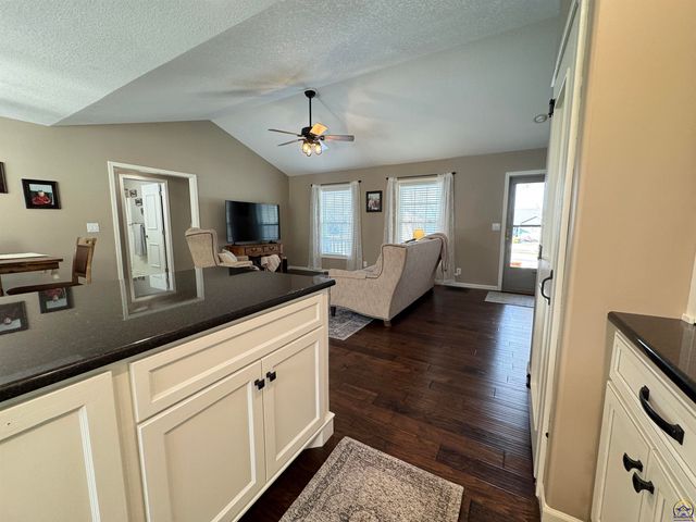 3007 S Parkway Ct, Emporia, KS 66801