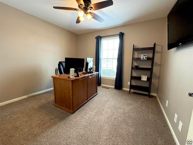 3007 S Parkway Ct, Emporia, KS 66801