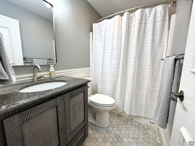 3007 S Parkway Ct, Emporia, KS 66801