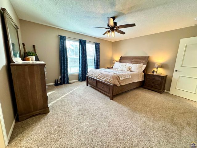 3007 S Parkway Ct, Emporia, KS 66801