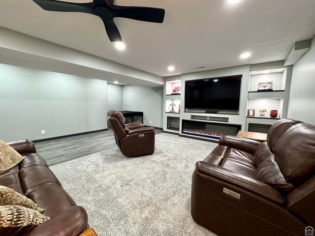 3007 S Parkway Ct, Emporia, KS 66801