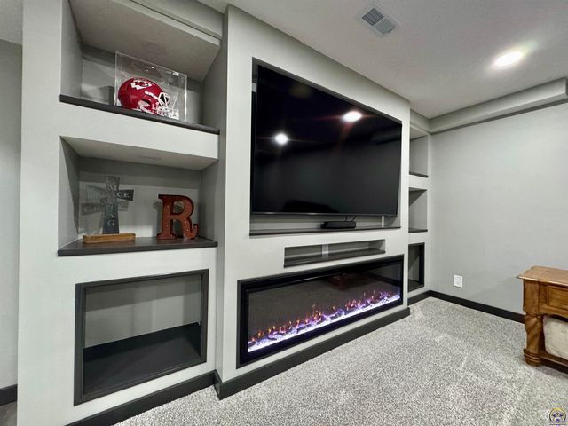 3007 S Parkway Ct, Emporia, KS 66801