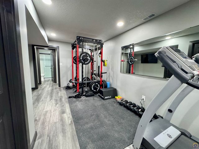 3007 S Parkway Ct, Emporia, KS 66801