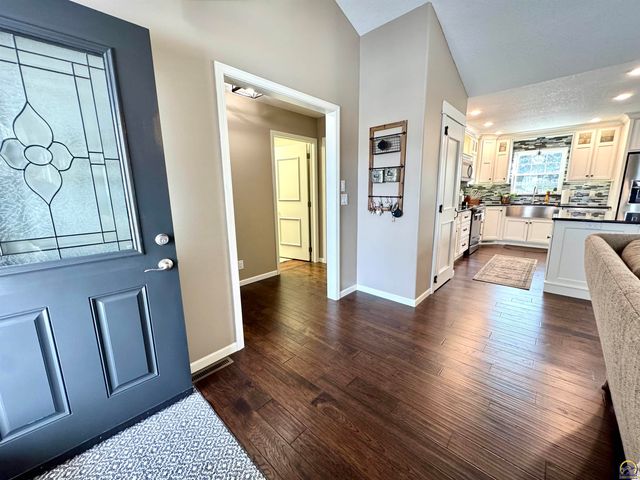 3007 S Parkway Ct, Emporia, KS 66801