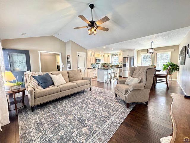 3007 S Parkway Ct, Emporia, KS 66801