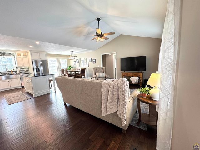 3007 S Parkway Ct, Emporia, KS 66801