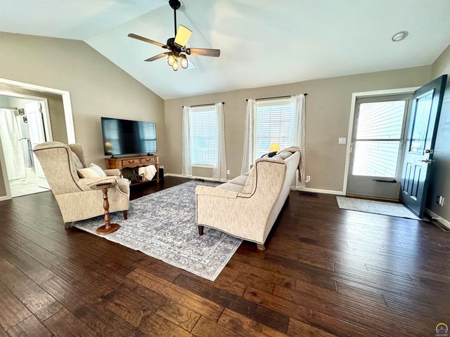 3007 S Parkway Ct, Emporia, KS 66801