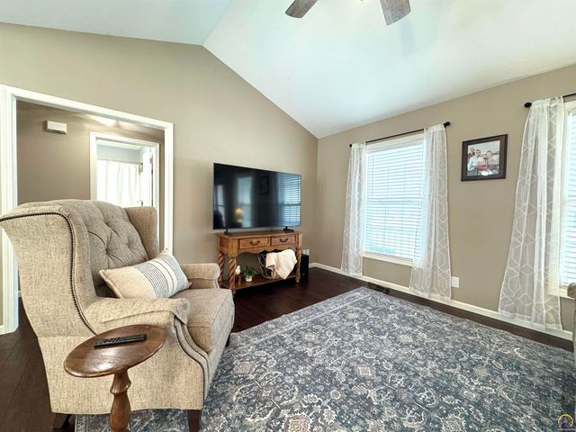 3007 S Parkway Ct, Emporia, KS 66801