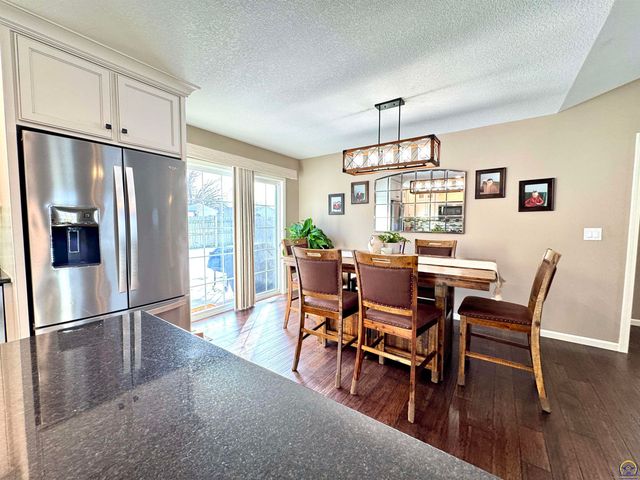 3007 S Parkway Ct, Emporia, KS 66801