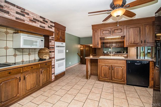7755 Treadmill Circle, Clay, NY 13090