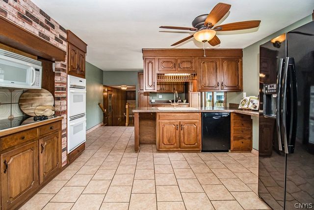 7755 Treadmill Circle, Clay, NY 13090