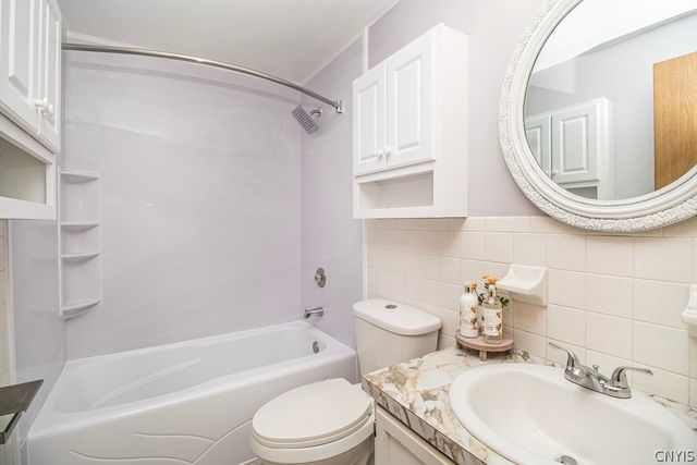 7755 Treadmill Circle, Clay, NY 13090
