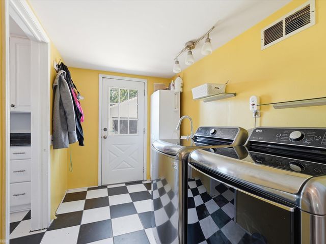 22820 Ridgeway Street, Saint Clair Shores, MI 48080