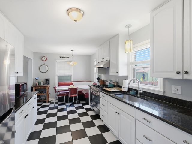 22820 Ridgeway Street, Saint Clair Shores, MI 48080