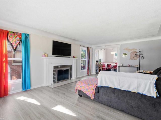 22820 Ridgeway Street, Saint Clair Shores, MI 48080