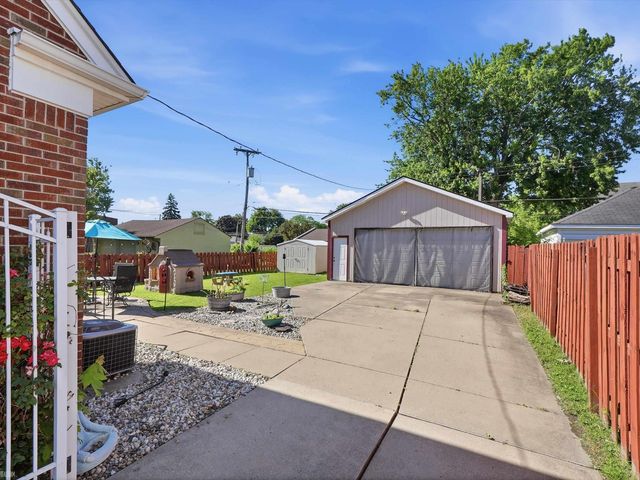 22820 Ridgeway Street, Saint Clair Shores, MI 48080