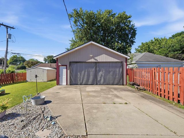 22820 Ridgeway Street, Saint Clair Shores, MI 48080