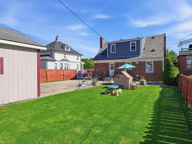 22820 Ridgeway Street, Saint Clair Shores, MI 48080