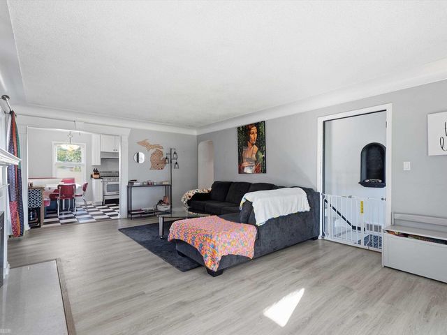 22820 Ridgeway Street, Saint Clair Shores, MI 48080