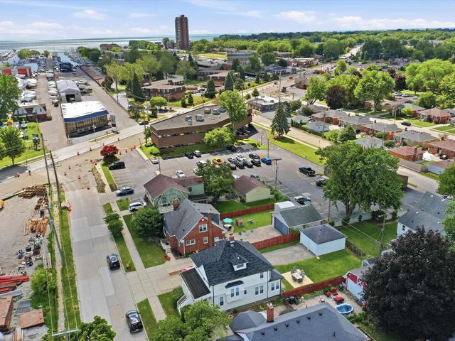 22820 Ridgeway Street, Saint Clair Shores, MI 48080