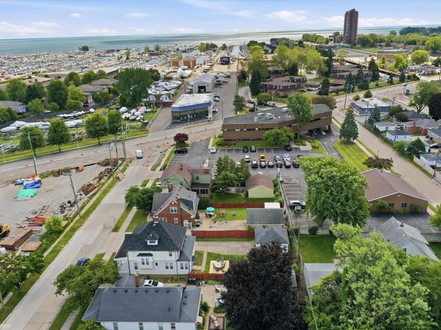 22820 Ridgeway Street, Saint Clair Shores, MI 48080
