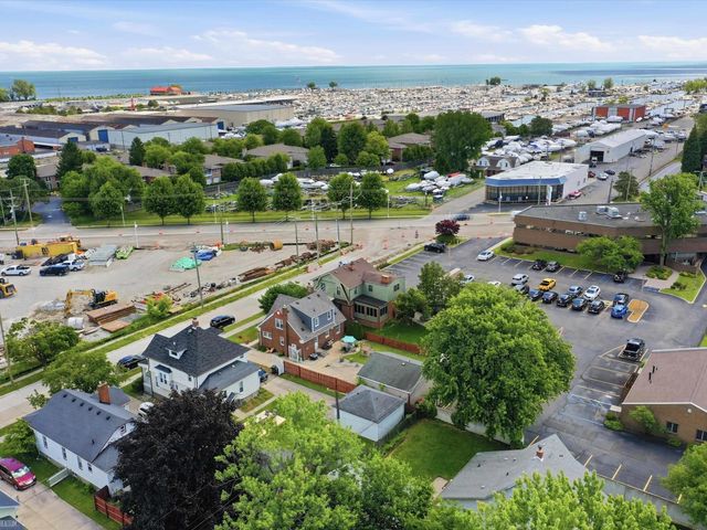 22820 Ridgeway Street, Saint Clair Shores, MI 48080