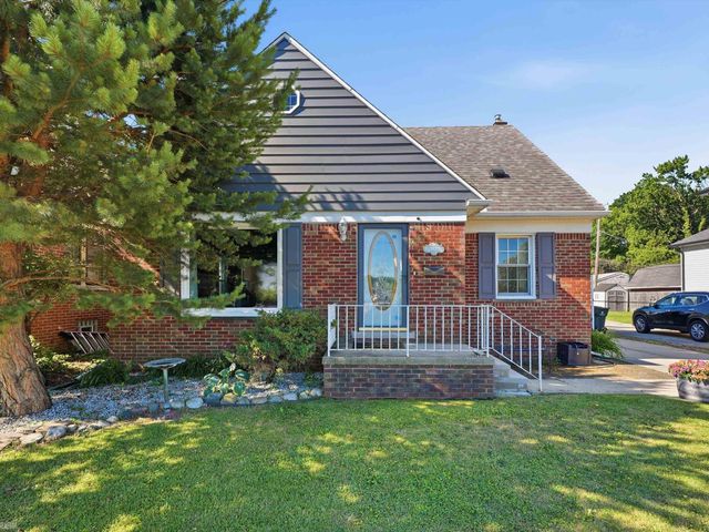 22820 Ridgeway Street, Saint Clair Shores, MI 48080