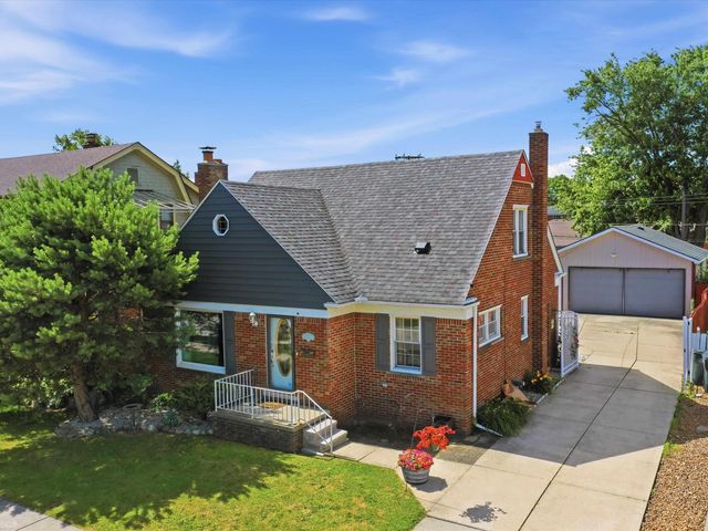 22820 Ridgeway Street, Saint Clair Shores, MI 48080