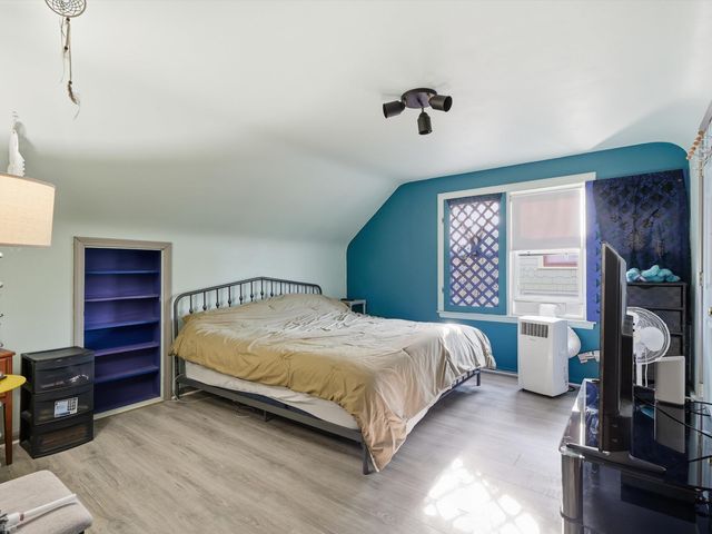 22820 Ridgeway Street, Saint Clair Shores, MI 48080