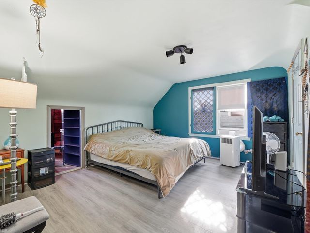 22820 Ridgeway Street, Saint Clair Shores, MI 48080