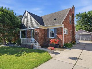 22820 Ridgeway Street, Saint Clair Shores, MI 48080