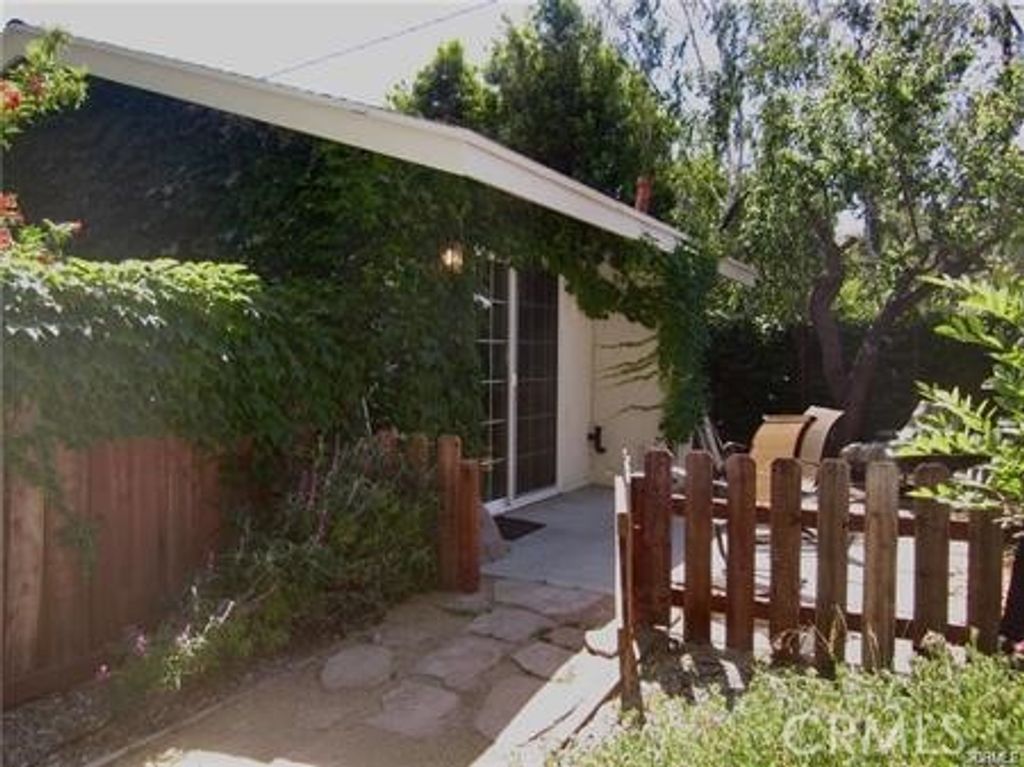 23101 Lanark Street 2, West Hills, CA 91304