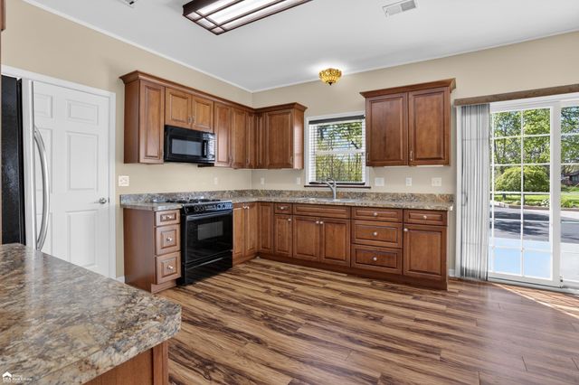 2292 N Belsay Road, Burton, MI 48509