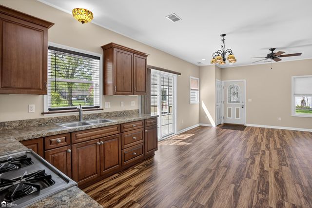 2292 N Belsay Road, Burton, MI 48509