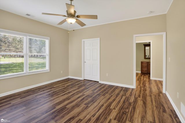 2292 N Belsay Road, Burton, MI 48509