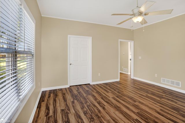 2292 N Belsay Road, Burton, MI 48509