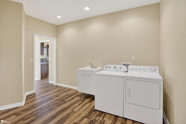 2292 N Belsay Road, Burton, MI 48509
