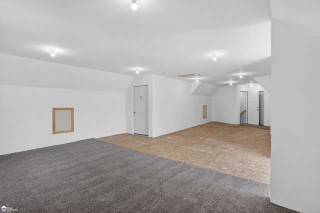 2292 N Belsay Road, Burton, MI 48509