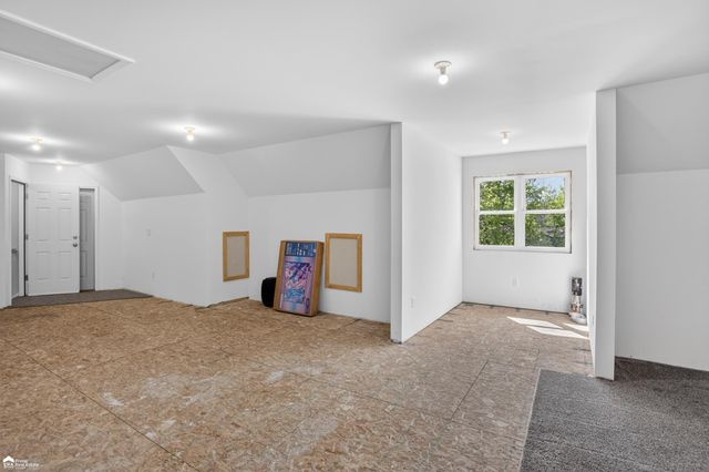 2292 N Belsay Road, Burton, MI 48509