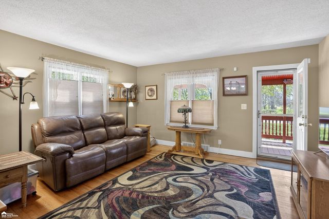 2292 N Belsay Road, Burton, MI 48509