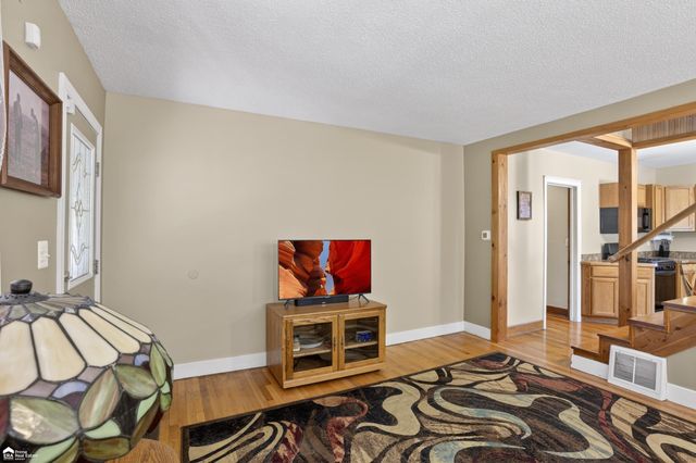 2292 N Belsay Road, Burton, MI 48509