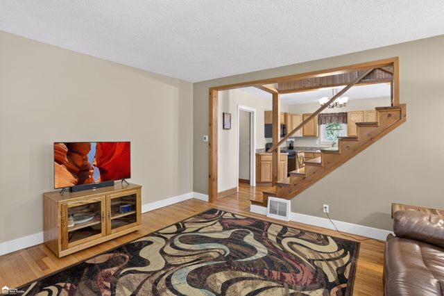 2292 N Belsay Road, Burton, MI 48509