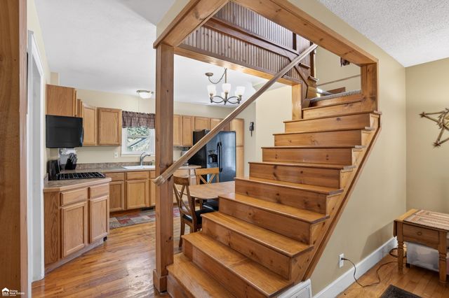2292 N Belsay Road, Burton, MI 48509
