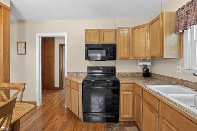 2292 N Belsay Road, Burton, MI 48509