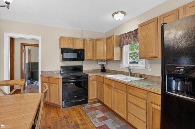 2292 N Belsay Road, Burton, MI 48509