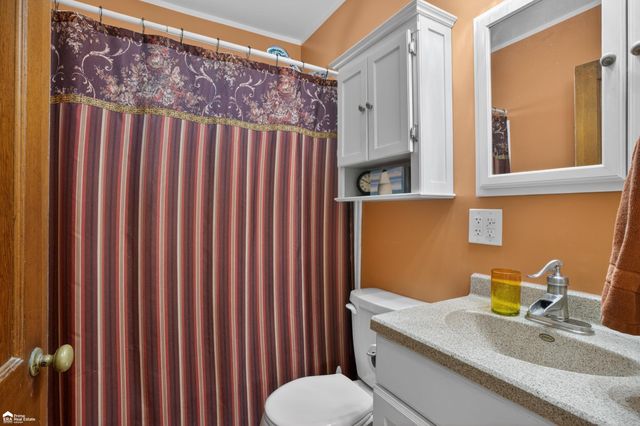 2292 N Belsay Road, Burton, MI 48509