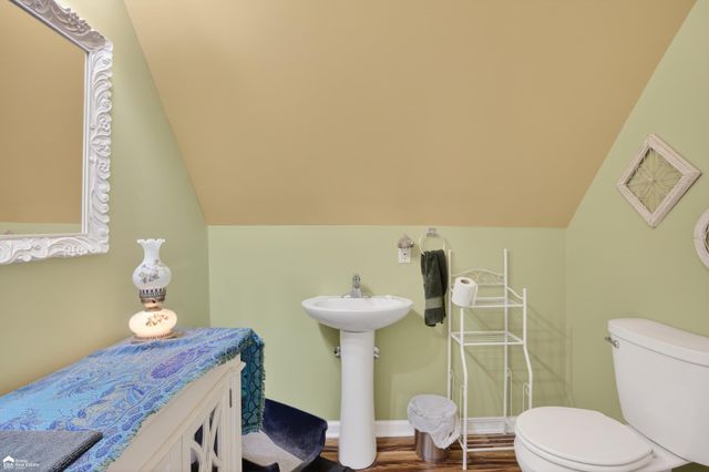 2292 N Belsay Road, Burton, MI 48509